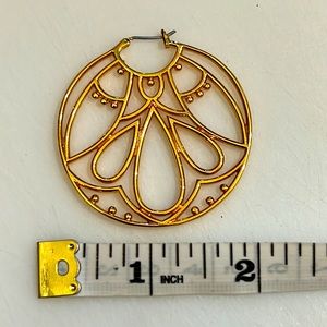 Trina Turk vintage hard to find gold plated dotted flower drop hoop earrings